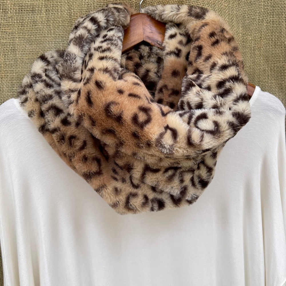 Leopard Print Faux Fur Scarf